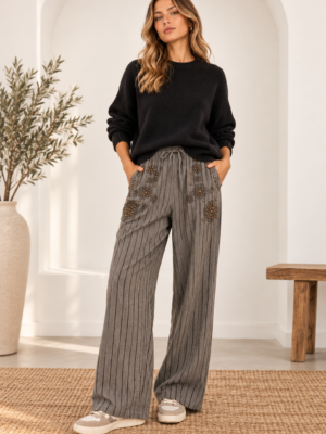 Pantalon Céleste brodés et ornés de clous